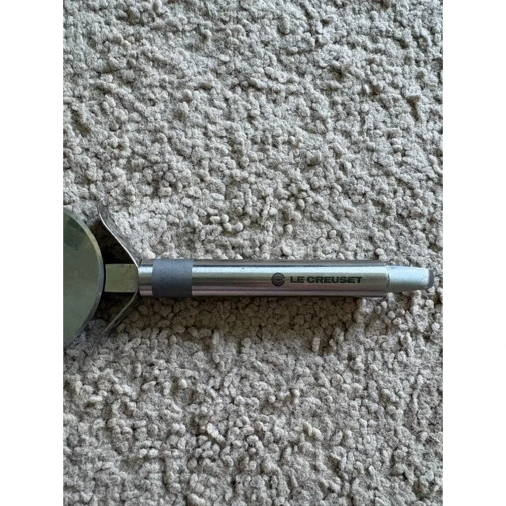 Le Creuset Stainless Steel Pizza Cutter Wheel Slicer Silver Kitchen Tool